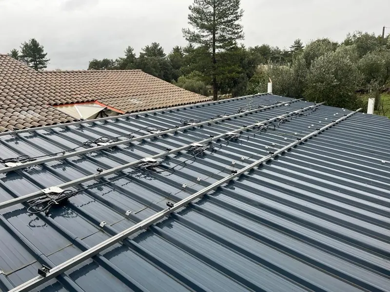 Installation Soleva Home chez un particulier : rails de fixation avant pose