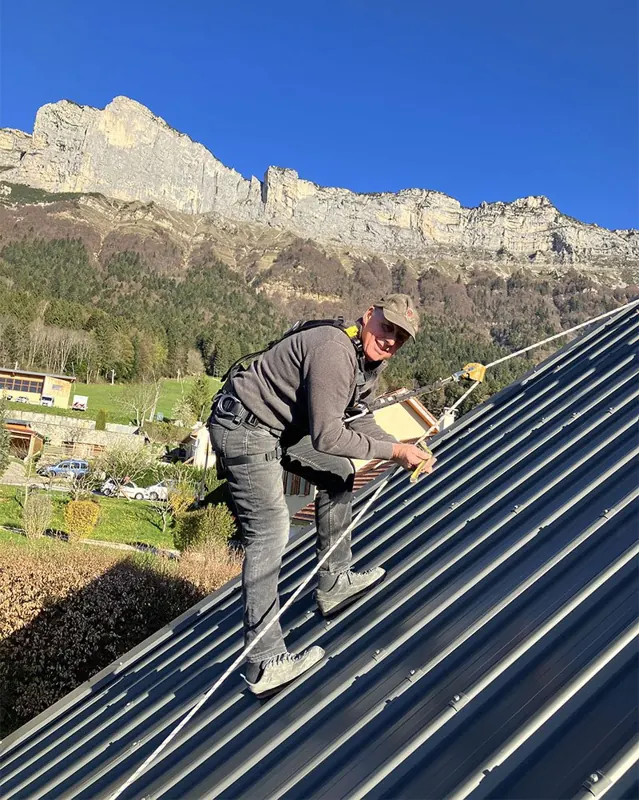 Installation Soleva Home chez un particulier : technicien en intervention