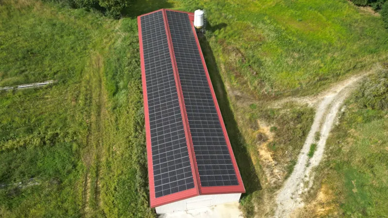 Installation Soleva Pro pour un professionnel : long bâtiment agricole