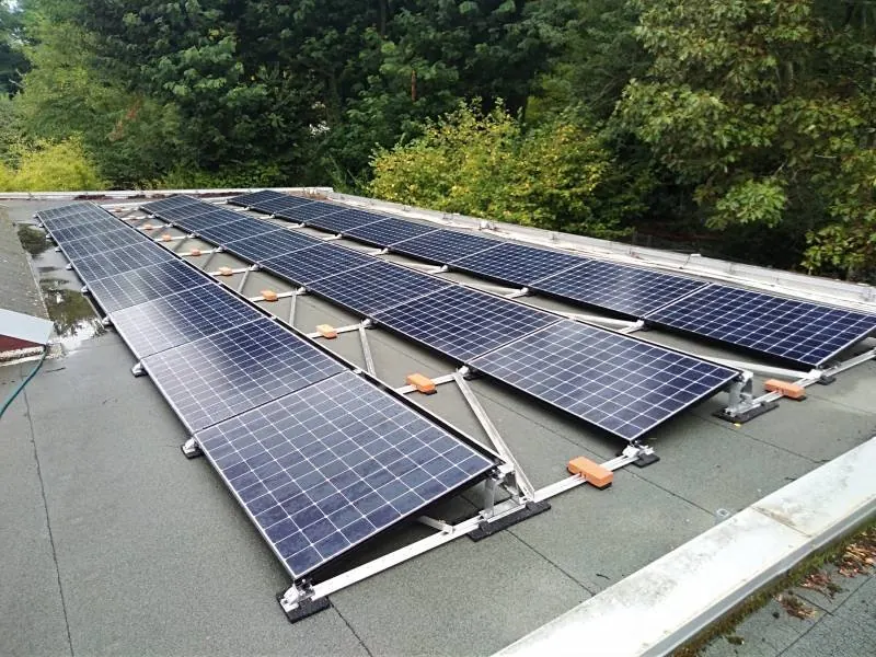 Installation Soleva Pro pour un professionnel : toit plat, modules inclinés