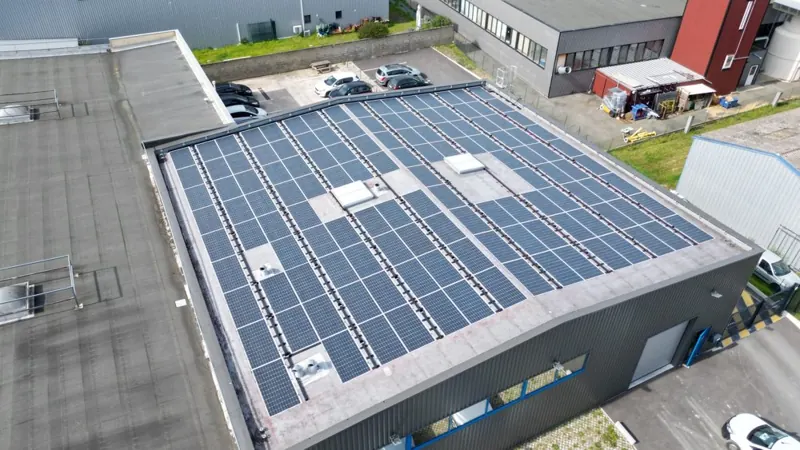 Centrale solaire sur la toiture d’une PME en Gironde